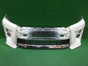 純正　フロントバンパー
