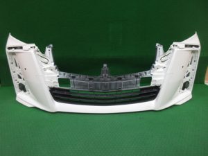 純正　フロントバンパー