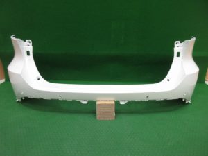 純正　リアバンパー