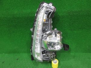 純正右フォグランプ
