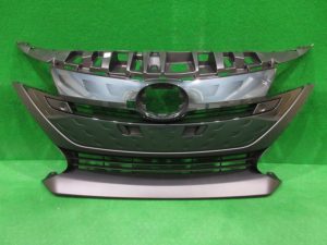 純正フロントグリル