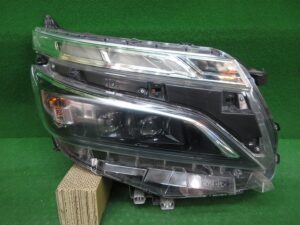 右ヘッドライト