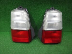 左右テールランプ