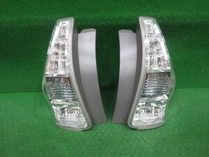 左右テールランプ