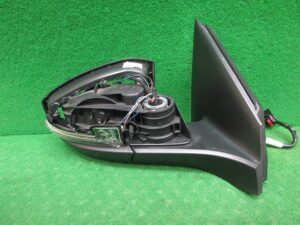 右ドアミラー