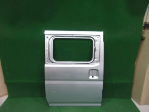 右リアスライドドアパネル