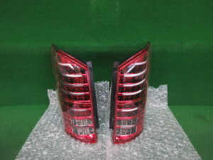 ヴァレンティ 左右テールランプ