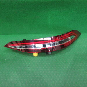 右テールランプ