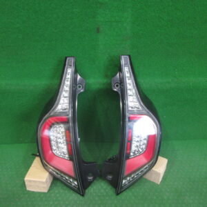 レヴィーア 左右テールランプ